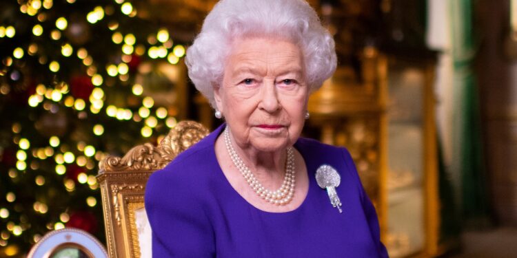 Queen Elizabeth Gives Emotional New Year’s Eve Message