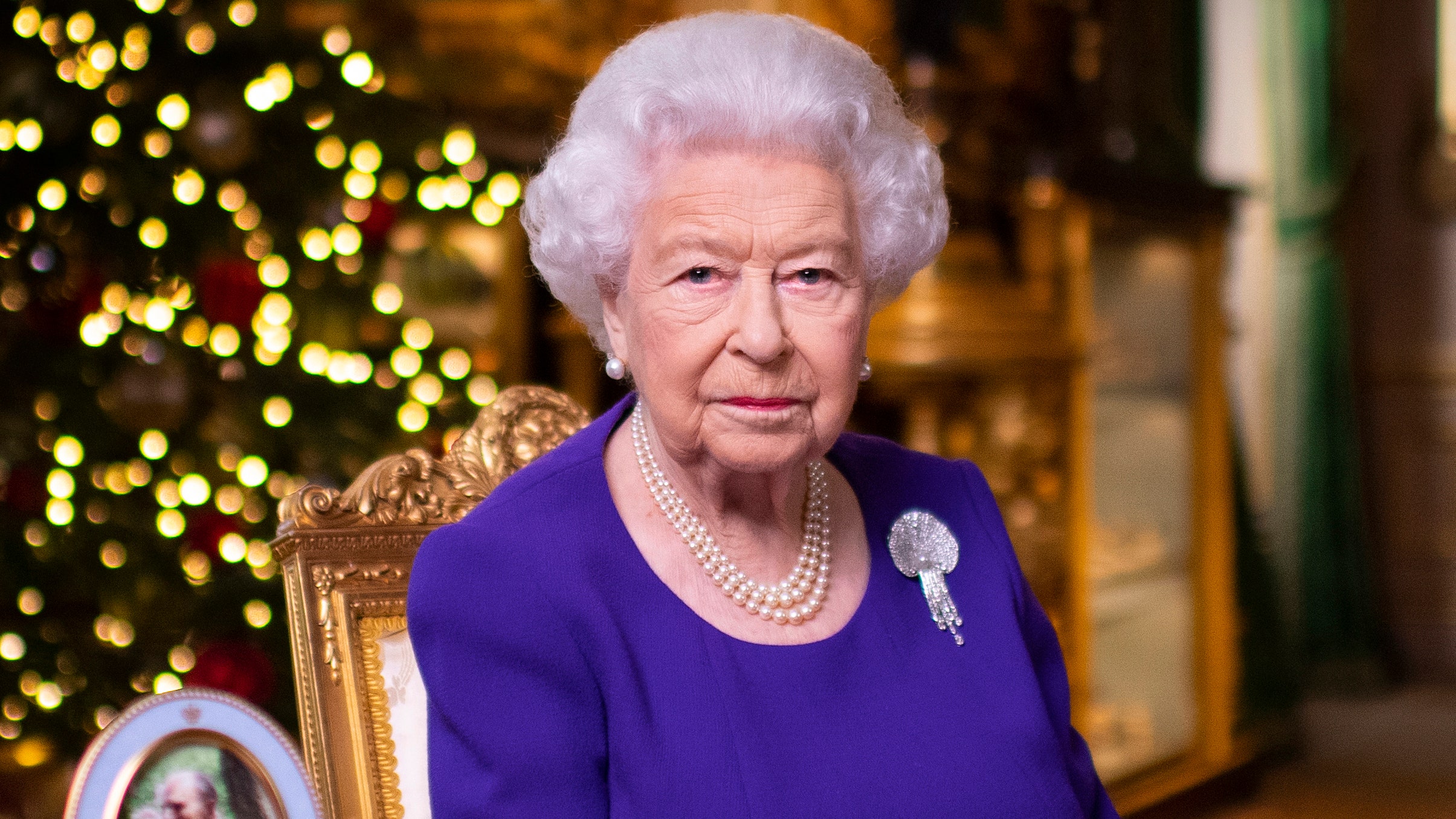 Queen Elizabeth Gives Emotional New Year’s Eve Message - MGBEKE MEDIA