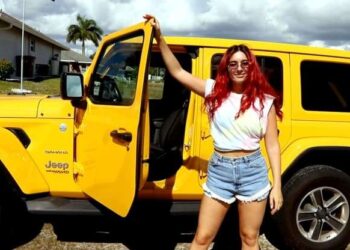This 28 year-old earns $378,000 a year on Fiverr—and just bought a car for $50,000 in cash