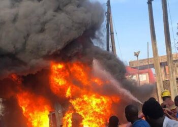 VIDEO: Many Feared Dead, Several Others Badly Wounded As Container Crushes Cars In Lagos