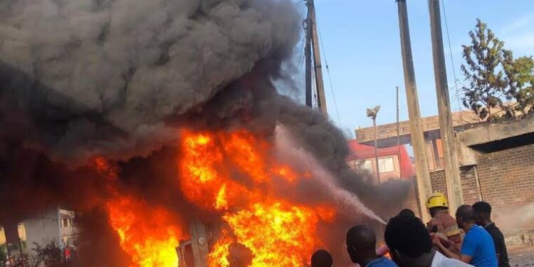 VIDEO: Many Feared Dead, Several Others Badly Wounded As Container Crushes Cars In Lagos
