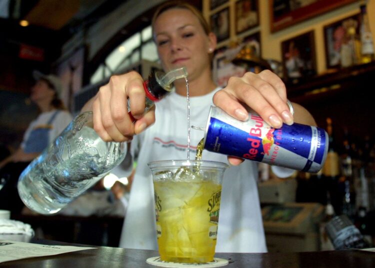 TGIF TIPS – 4 Reasons Why You Must Stop Mixing Alcohol And Energy Drinks To Make Cocktails