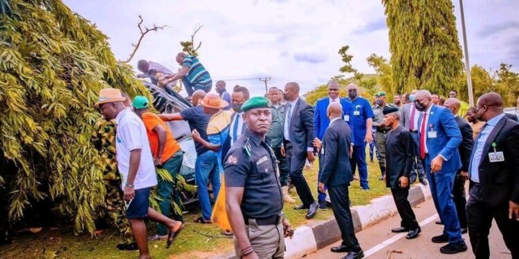 Notable Point And Question Raised As VP Osinbajo’s Convoy Rescues Accident Victim Enroute Owo, Ondo State