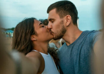 Don’t Be Shy To Kiss Your Man In Public