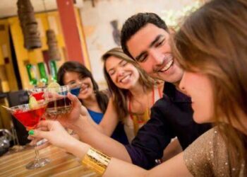 Easy Cocktail Recipes For You & Your Friends To Enjoy Yourself Tonight